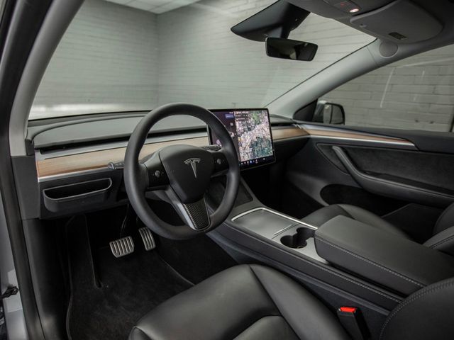 2025 Tesla Model Y Long Range AWD - 22983164 - 17