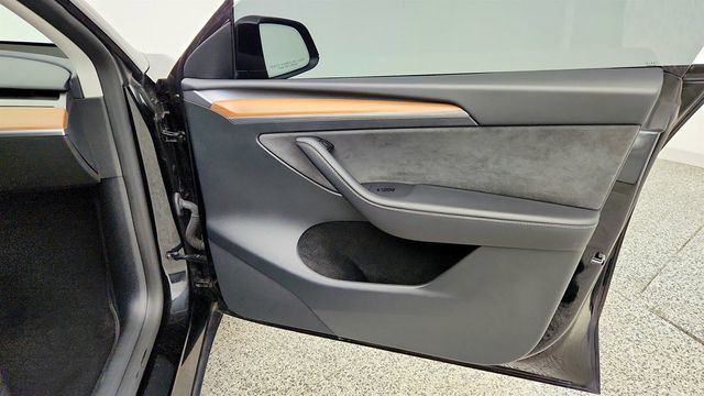 2025 Tesla Model Y Long Range AWD - 23018222 - 29