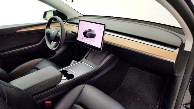2025 Tesla Model Y Long Range AWD - 23036890 - 28