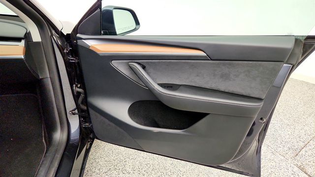 2025 Tesla Model Y Long Range AWD - 23036890 - 29