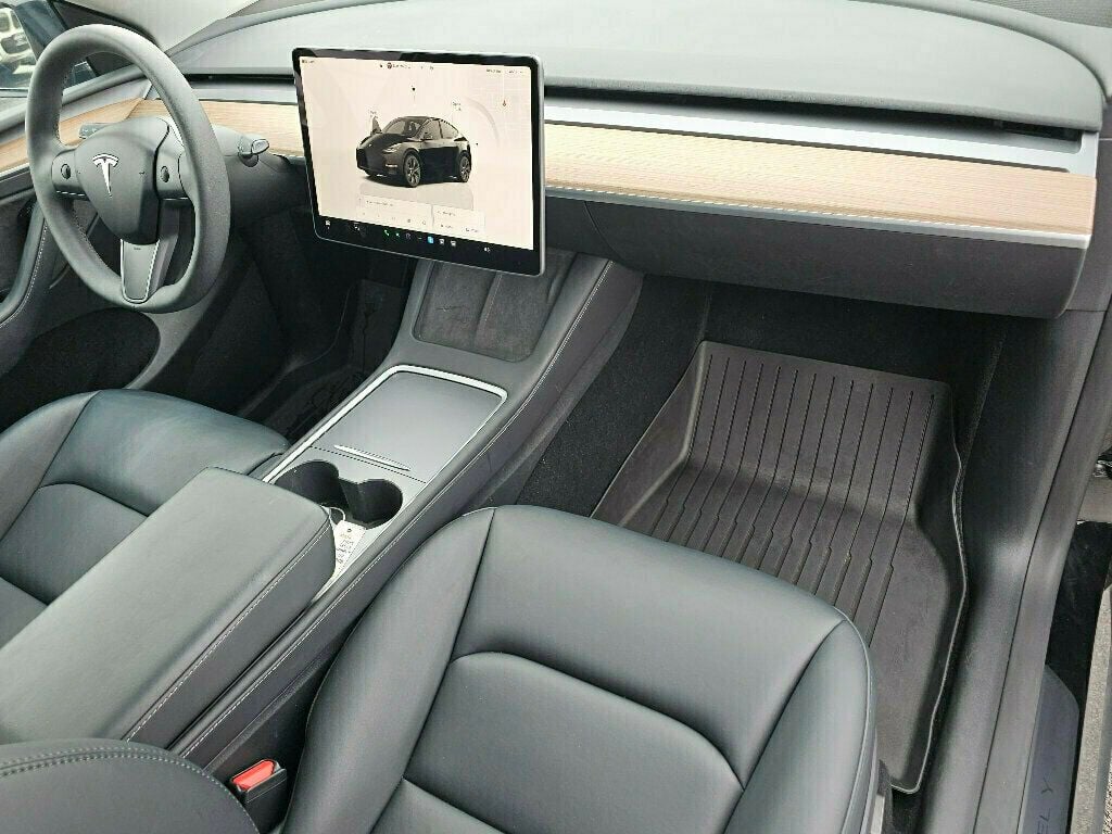 2025 Tesla Model Y Long Range AWD - 22981384 - 9