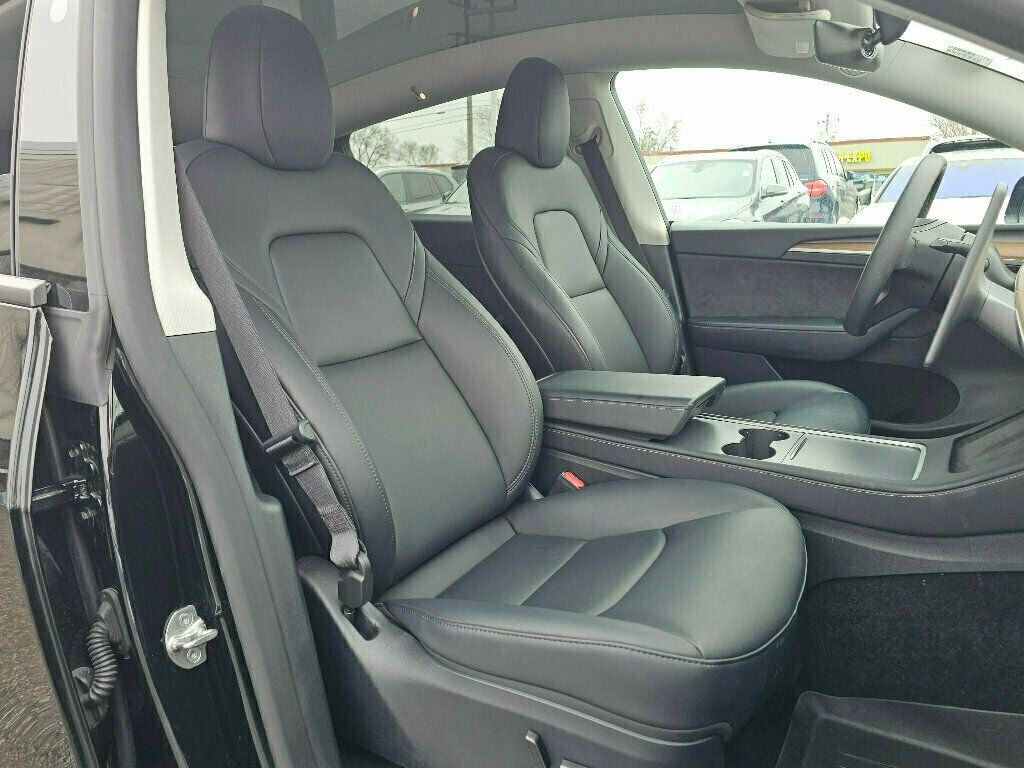 2025 Tesla Model Y Long Range AWD - 22981384 - 14