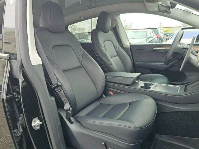 2025 Tesla Model Y Long Range AWD - 22981384 - 14