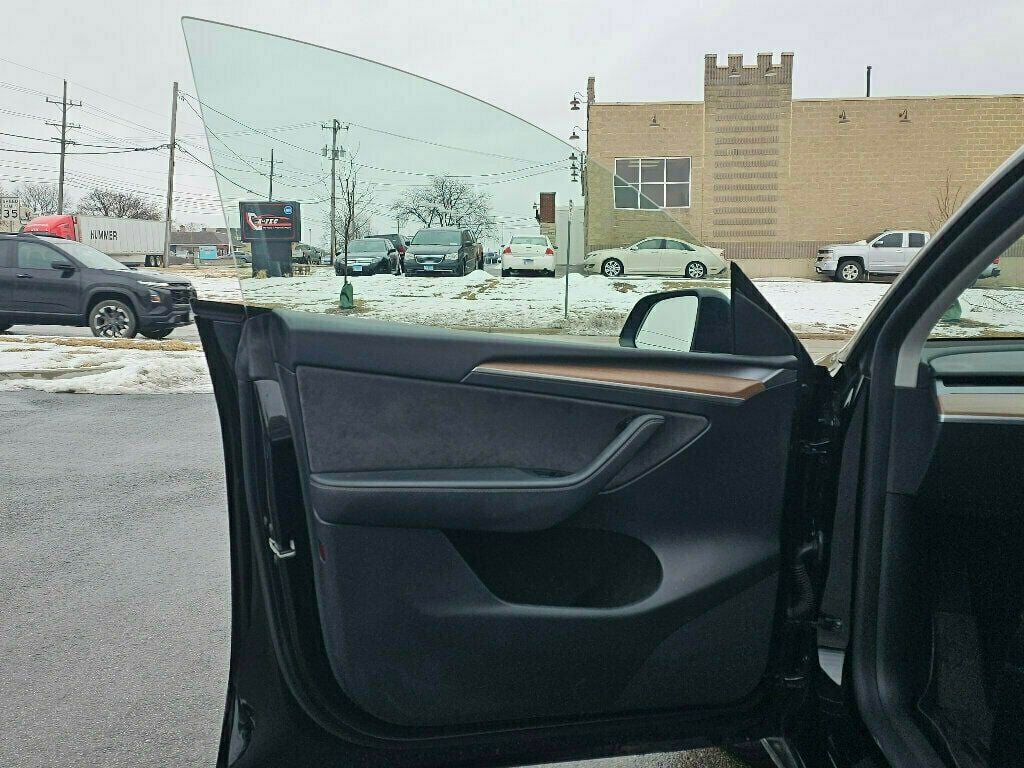 2025 Tesla Model Y Long Range AWD - 22981384 - 21