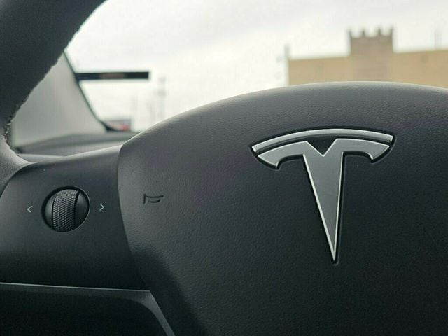 2025 Tesla Model Y Long Range AWD - 22981384 - 27