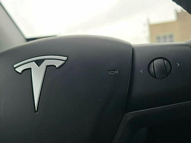 2025 Tesla Model Y Long Range AWD - 22981384 - 28