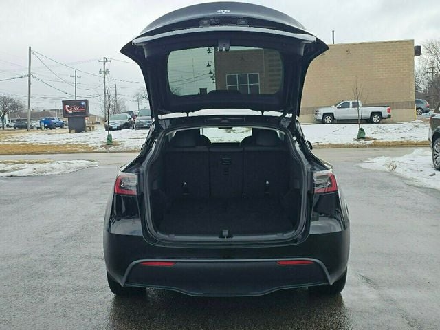 2025 Tesla Model Y Long Range AWD - 22981384 - 34