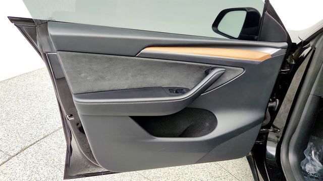 2025 Tesla Model Y Long Range AWD *Ltd Avail* - 23018222 - 10