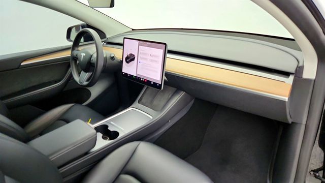 2025 Tesla Model Y Long Range AWD *Ltd Avail* - 23018222 - 28