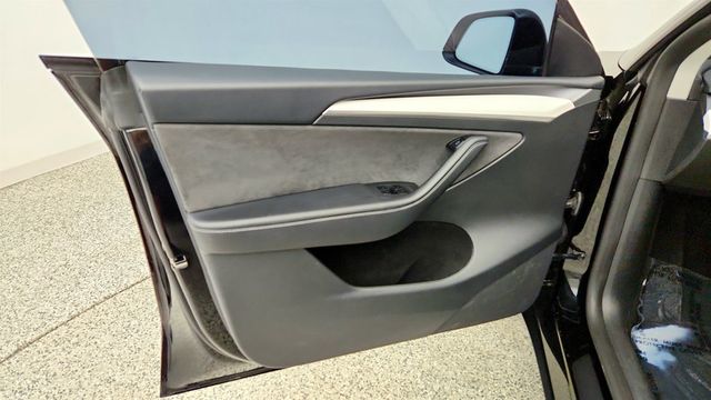 2025 Tesla Model Y Long Range AWD *Ltd Avail* - 23075716 - 10