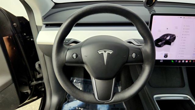 2025 Tesla Model Y Long Range AWD *Ltd Avail* - 23075716 - 12