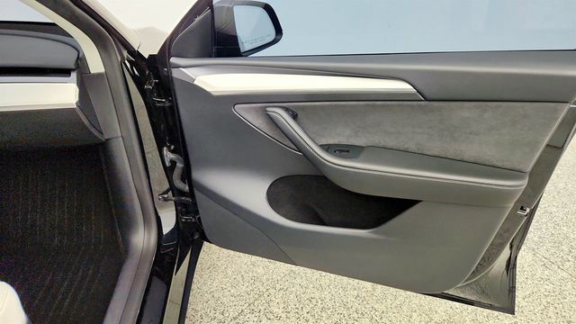2025 Tesla Model Y Long Range AWD *Ltd Avail* - 23075716 - 28