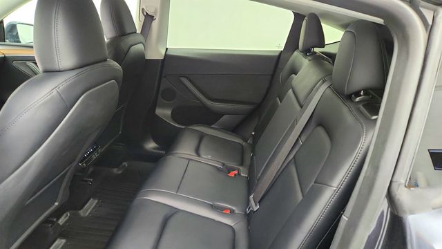 2025 Tesla Model Y Long Range AWD *Ltd Avail* with 7 Seat Interior & 20'' Wheels - 22982784 - 21