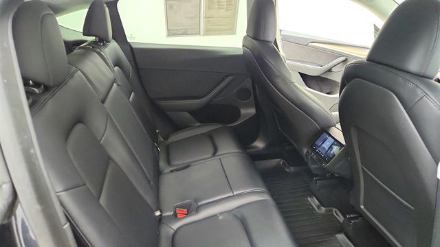 2025 Tesla Model Y Long Range AWD *Ltd Avail* with 7 Seat Interior & 20'' Wheels - 22982784 - 25