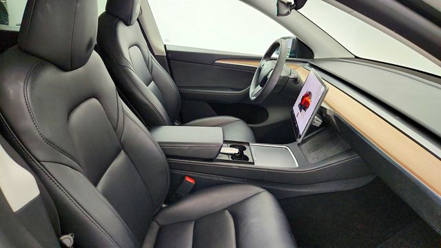 2025 Tesla Model Y Long Range AWD *Ltd Avail* with 7 Seat Interior & 20'' Wheels - 22982784 - 26