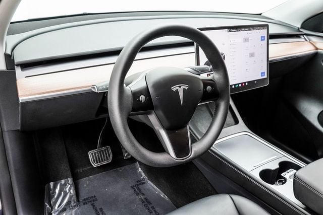 2025 Tesla Model Y Long Range RWD - 22986445 - 10