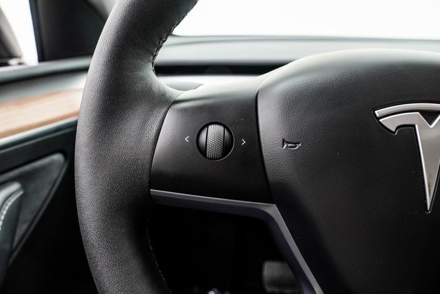 2025 Tesla Model Y Long Range RWD - 22986445 - 25