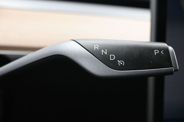 2025 Tesla Model Y Long Range RWD - 23030842 - 18