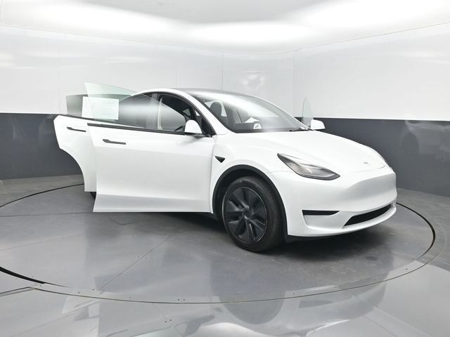 2025 Tesla Model Y Long Range RWD - 23030842 - 28