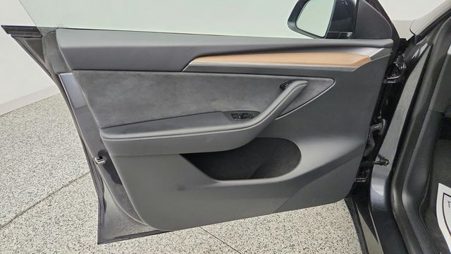 2025 Tesla Model Y Long Range RWD *Ltd Avail* - 23081112 - 10