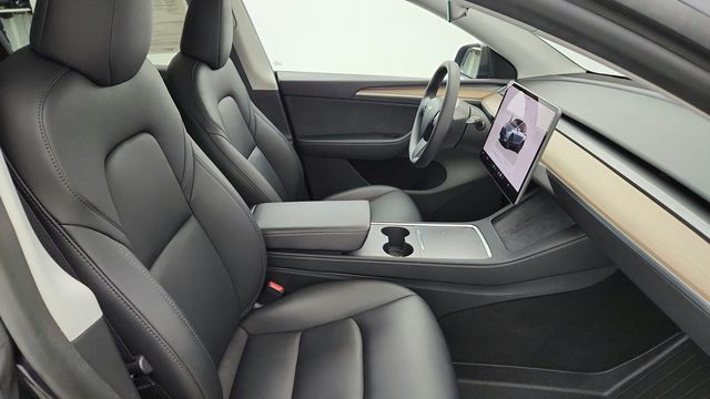 2025 Tesla Model Y Long Range RWD *Ltd Avail* - 23081112 - 28