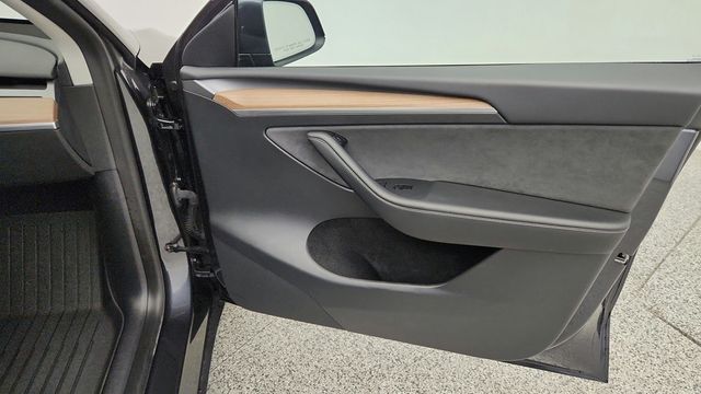 2025 Tesla Model Y Long Range RWD *Ltd Avail* - 23081112 - 30