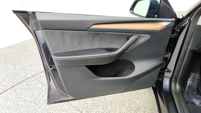2025 Tesla Model Y Long Range RWD *Ltd Avail* - 23086634 - 10
