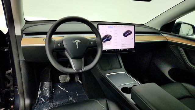 2025 Tesla Model Y Long Range RWD *Ltd Avail* - 23086634 - 11