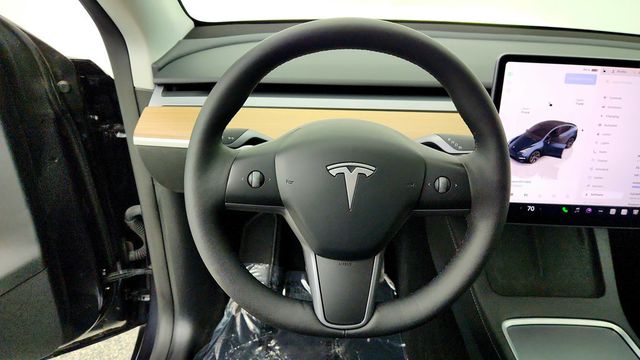 2025 Tesla Model Y Long Range RWD *Ltd Avail* - 23086634 - 12