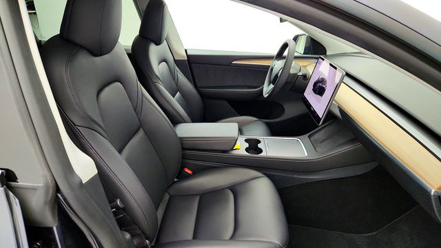 2025 Tesla Model Y Long Range RWD *Ltd Avail* - 23086634 - 28