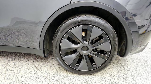 2025 Tesla Model Y Long Range RWD *Ltd Avail* - 23086634 - 8