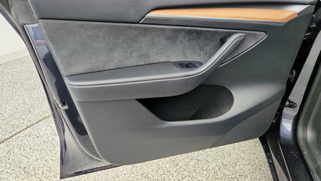 2025 Tesla Model Y Long Range RWD *Ltd Avail* w/ Panoramic Glass Roof - 22993466 - 10