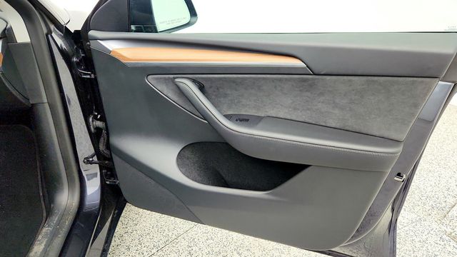 2025 Tesla Model Y Long Range RWD *Ltd Avail* w/ Panoramic Glass Roof - 22993466 - 29