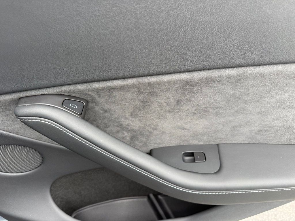 2025 Tesla Model Y Performance AWD - 22996503 - 28