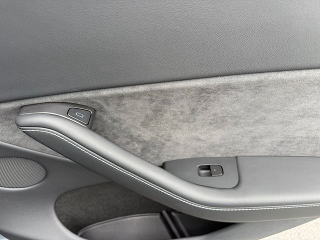 2025 Tesla Model Y Performance AWD - 22996503 - 28