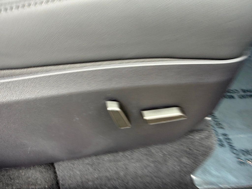 2025 Tesla Model Y Performance AWD - 22996503 - 31