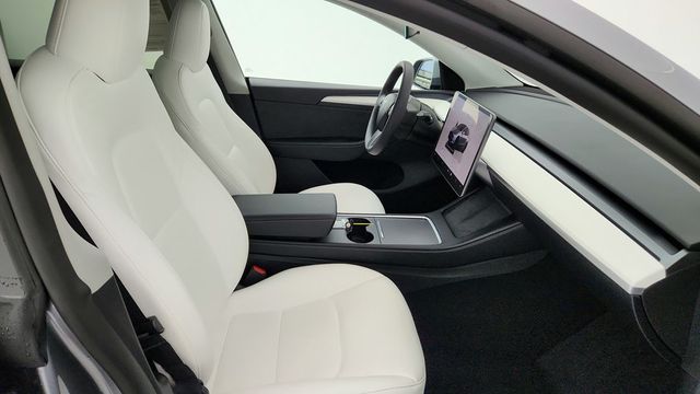 2025 Tesla Model Y Performance AWD - 22941489 - 28