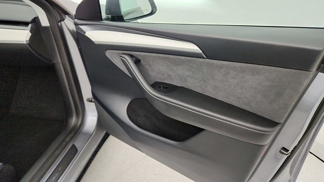 2025 Tesla Model Y Performance AWD - 22941489 - 30