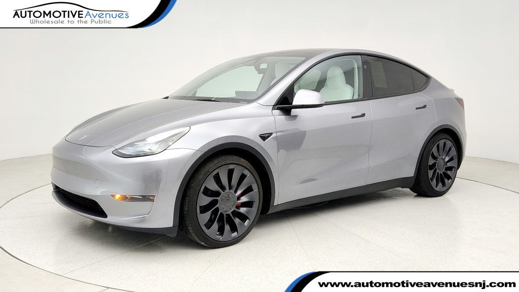 2025 Tesla Model Y Performance AWD *Ltd Avail* with White & Black Premium Interior - 22941489 | Video 1