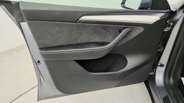 2025 Tesla Model Y Performance AWD *Ltd Avail* with White & Black Premium Interior - 22941489 - 10