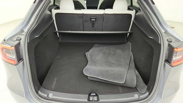 2025 Tesla Model Y Performance AWD *Ltd Avail* with White & Black Premium Interior - 22941489 - 26