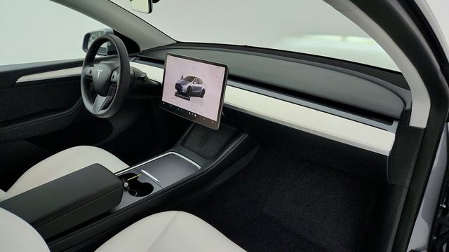 2025 Tesla Model Y Performance AWD *Ltd Avail* with White & Black Premium Interior - 22941489 - 29