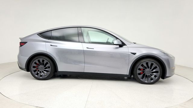 2025 Tesla Model Y Performance AWD *Ltd Avail* with White & Black Premium Interior - 22941489 - 3