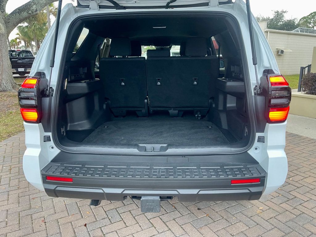 2025 Toyota 4Runner SR5 4WD photo 4