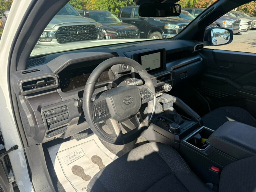 2025 Toyota 4Runner SR5 4WD photo 3