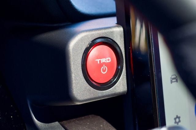 2025 Toyota 4Runner TRD-Off-Road-Premium/Heated&CooledSeats/WirelessAppleCarplay/NAV - 22977780 - 35