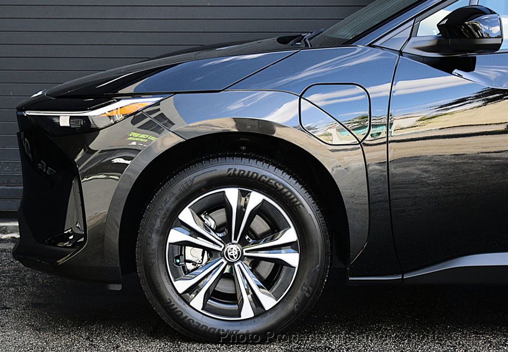 2025 Toyota bZ4X XLE AWD - 23002205 - 16