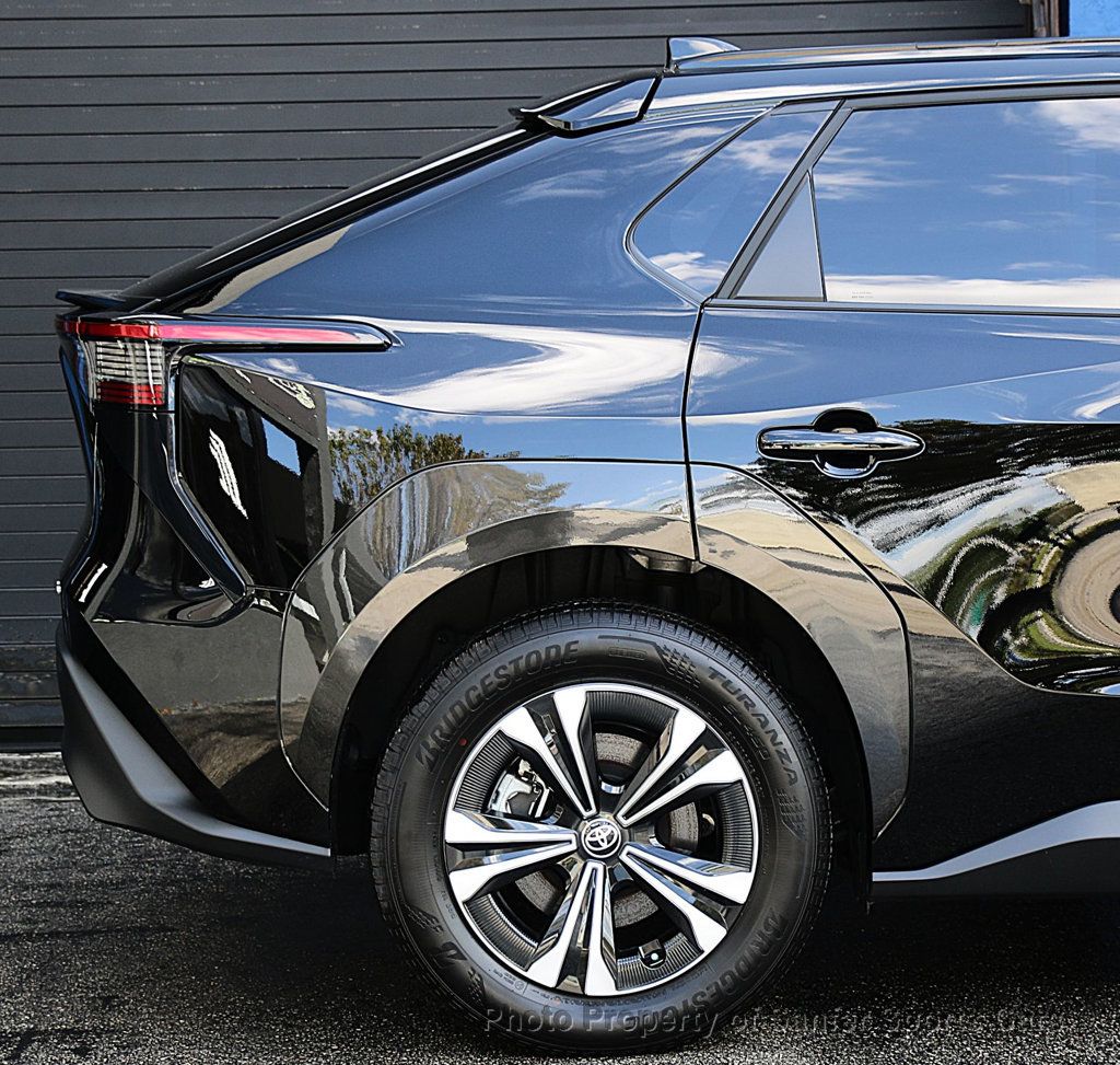 2025 Toyota bZ4X XLE AWD - 23002205 - 18