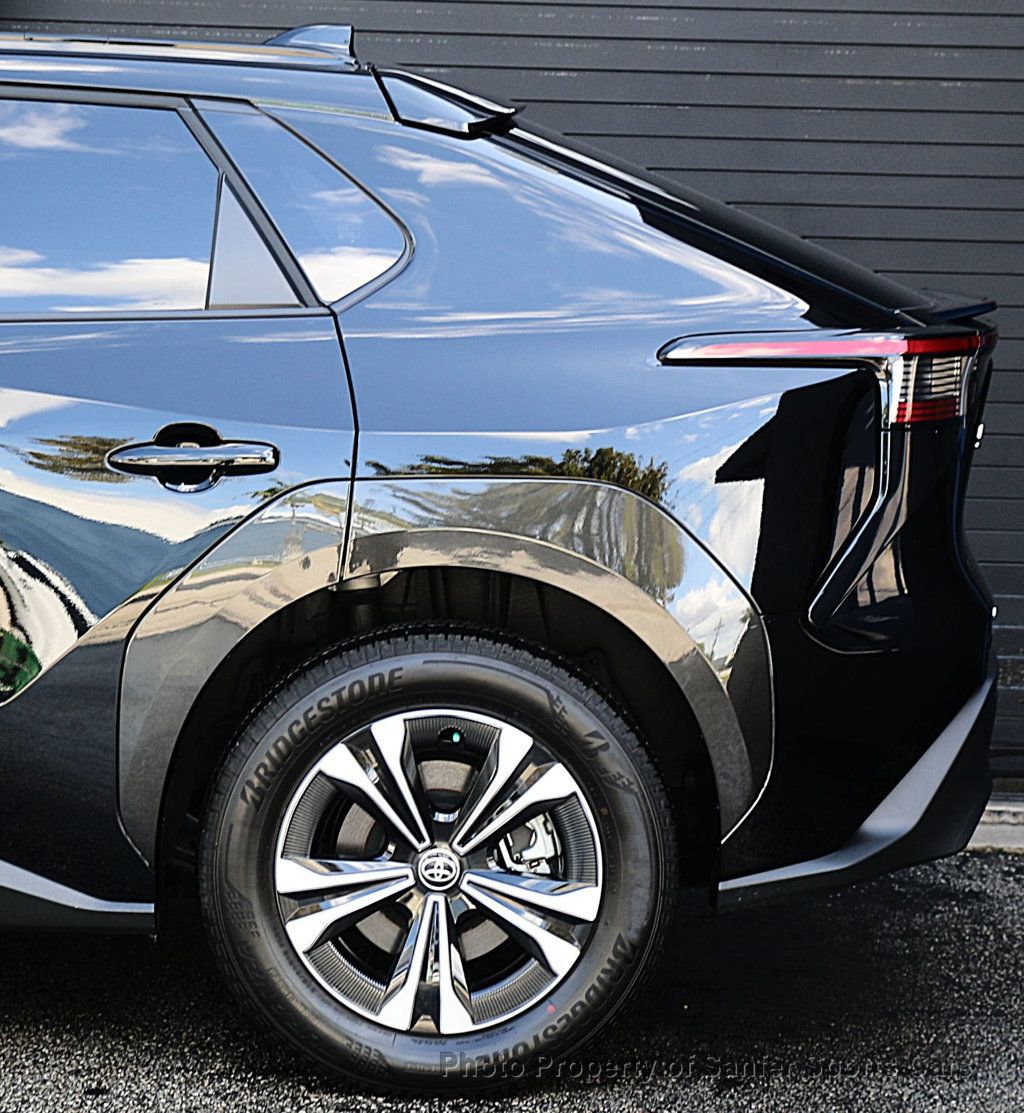 2025 Toyota bZ4X XLE AWD - 23002205 - 19