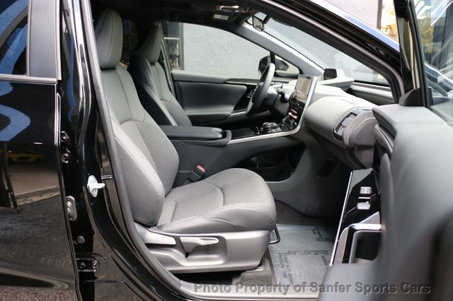 2025 Toyota bZ4X XLE AWD - 23002205 - 30